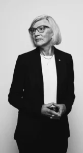 Black and white portrait of an executive woman with natural corporate makeup, styled by Waring Makeup, Ottawa Corporate Makeup Artist.