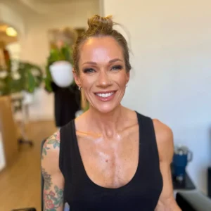 Natural no-makeup makeup look with glowing skin, achievable through Ottawa Makeup Workshops by Waring Makeup.