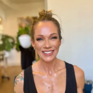 Natural no-makeup makeup look with glowing skin, achievable through Ottawa Makeup Workshops by Waring Makeup.