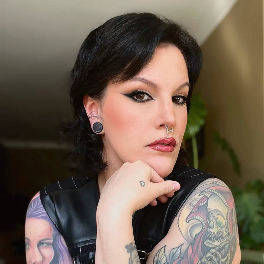 Gen Waring – Ottawa Special Event Makeup Artist With A Soft Glam Look Gen Waring, Ottawa Special Event Makeup Artist, Wearing A Soft Glam Look With Winged Liner And Glossy Lips, Ideal For Lifestyle Or Special Occasions.