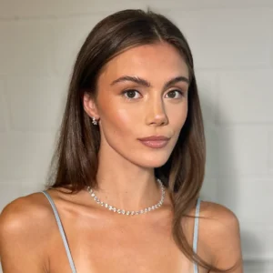 Elegant graduation day makeup with soft glam and polished skin, styled by Waring Makeup, Ottawa Graduation Makeup Artist.